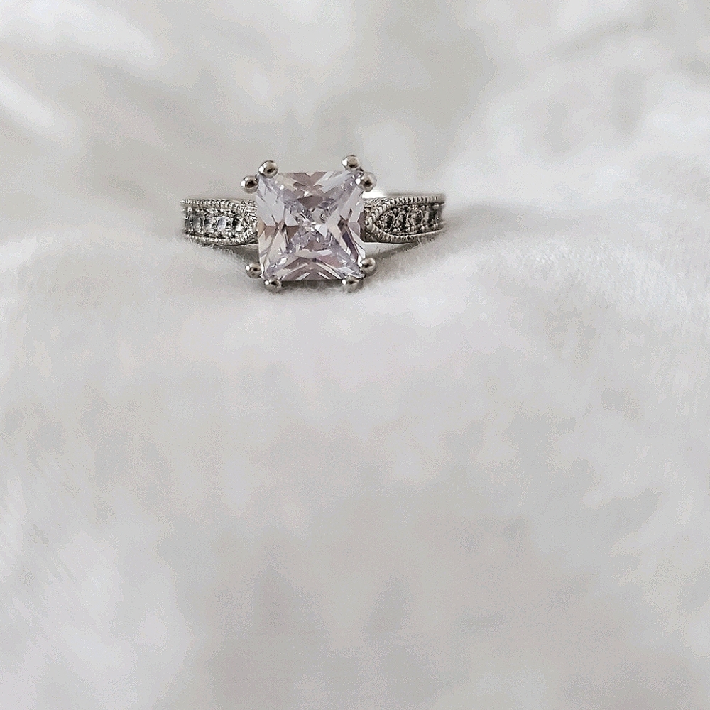 New Elegant 925 Silver Princess Cut Ring - Picture 9 of 10